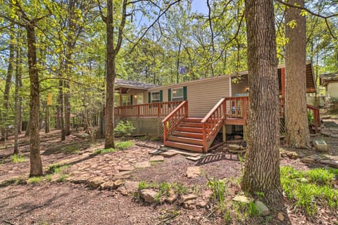Greers Ferry Getaway with Deck and Lake Access! Haus in Greers Ferry Lake