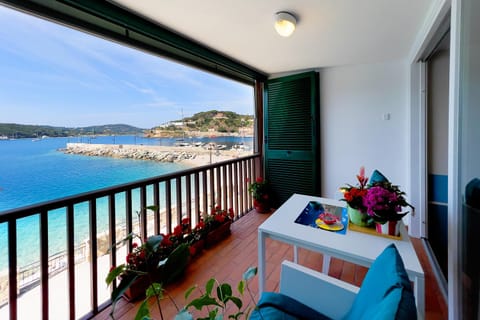 Natural landscape, View (from property/room), Balcony/Terrace, Sea view