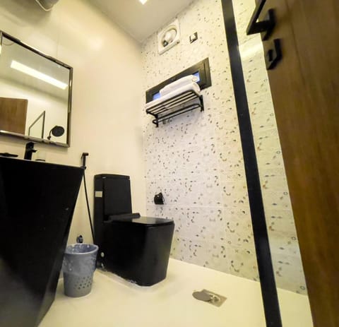 Bathroom, air conditioner