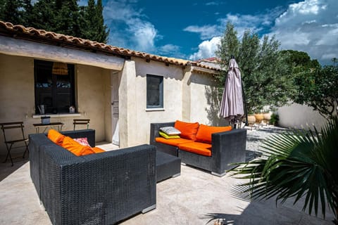 Le Jasmin - private pool House in Cavaillon