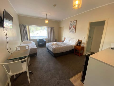 Airport Westney Lodge Bed and Breakfast in Auckland