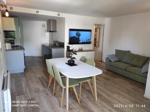 Appartement 4 personnes avec piscine, tennis, proche de la mer Apartment in Cagnes-sur-Mer