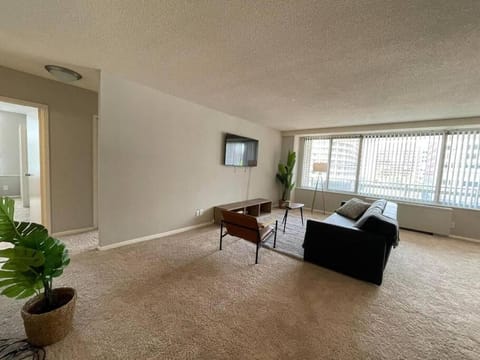 Trendy and Adaptable Accommodation at Crystal City Apartment in Crystal City