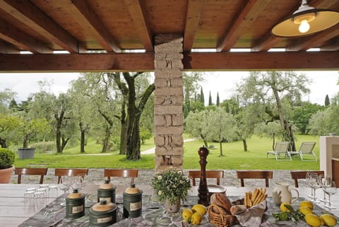 Garden, Dining area