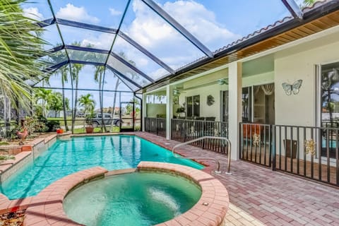 Sunshine Oasis House in Cape Coral