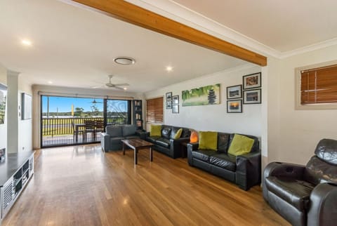 Bayview Beach House- Pet Friendly home with a pool House in Yamba