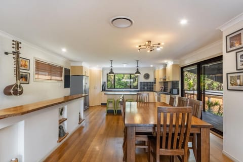 Bayview Beach House- Pet Friendly home with a pool House in Yamba