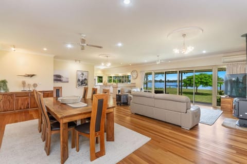 Island Getaway - Waterfront near Yamba House in Palmers Island