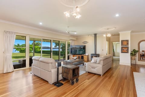 Island Getaway - Waterfront near Yamba House in Palmers Island