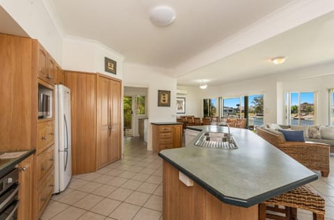 Ponderosa - Pet Friendly Waterfront House in Yamba