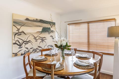 The Elks - Pet Friendly Home in Town House in Yamba