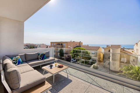 Patio, View (from property/room), Balcony/Terrace, Seating area, Sea view