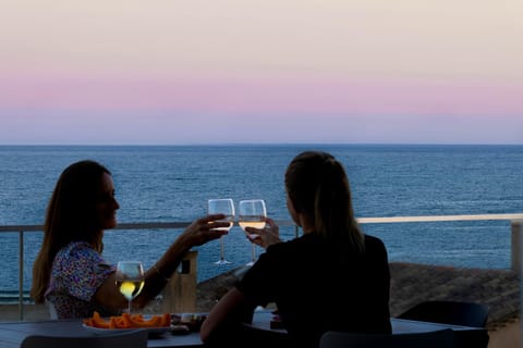 Natural landscape, Balcony/Terrace, Dining area, Sea view