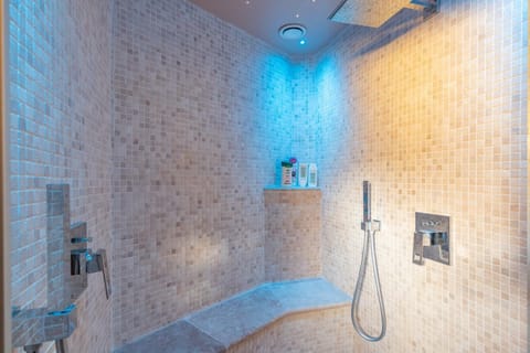 Steam room, Bathroom, Spa and wellness centre/facilities