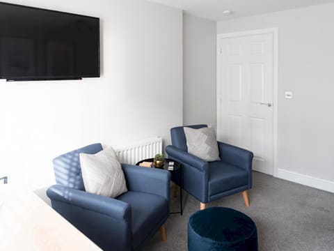 Pass the Keys Lovely, comfortable 2-bed Braehead - free parking Apartment in Paisley