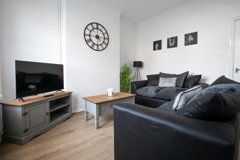 Central Location & Spacious Family & Contractors & Free Parking Appartement in Derby