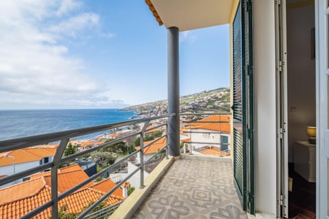 The Balcony House in Madeira District