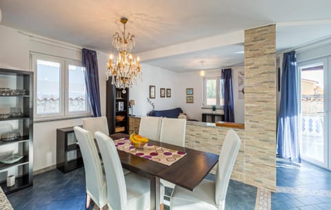 Stunning Home In Vodnjan With Kitchen Casa in Peroj