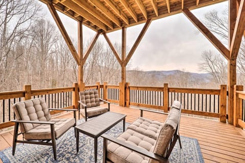 Elevated Mountain View Retreat with Fire Pit! House in Brushy Fork