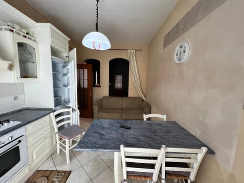 Kitchen or kitchenette, Living room, Dining area, minibar, pet friendly, stove