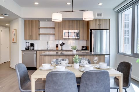 Stylish Condo at Clarendon with Rooftop Views Apartment in Arlington