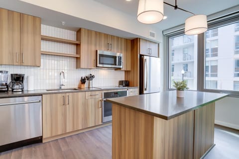 Stylish Condo at Clarendon with Rooftop Views Apartment in Arlington