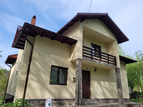 Casa Damian House in Prahova, Romania