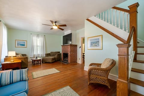 Captains Quarters by the Bay cottage Casa in Norfolk