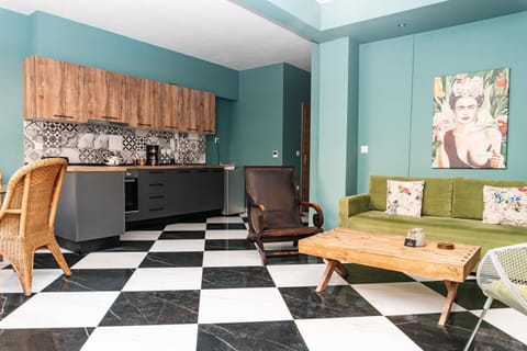 Art Deco Chess Casa, Apartment with private patio Apartment in Thessaloniki