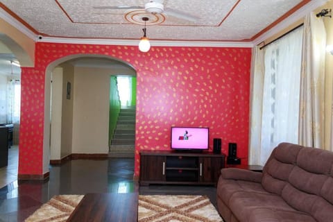 SERENE 4 BEDROOMED HOME IDEAL FOR FAMILY HOLIDAY Casa in Mombasa