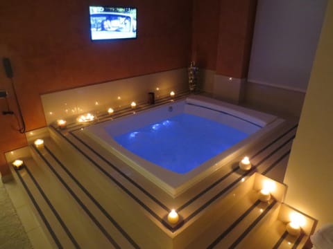 Hot Tub, Bathroom, TV and multimedia, Spa and wellness centre/facilities