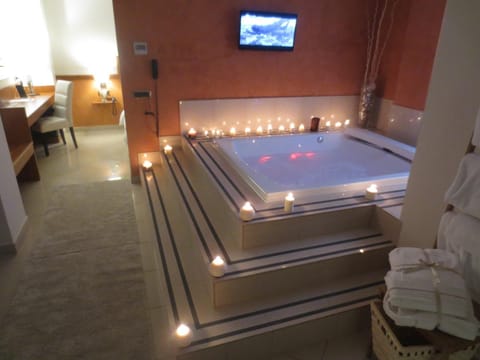 Hot Tub, Spa and wellness centre/facilities