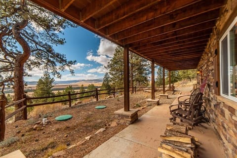 Relax and Unwind with Breathtaking Panoramic Views - Red Hill House House in Park County