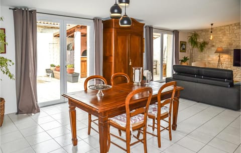 3 Bedroom Stunning Home In Colombiers House in Béziers