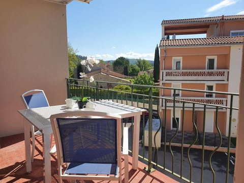 L'Olivier - Piscine et climatisation Apartment in Gréoux-les-Bains