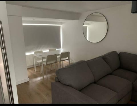 Basingstoke 1x Double bed and Sofa bed Apartamento in Basingstoke
