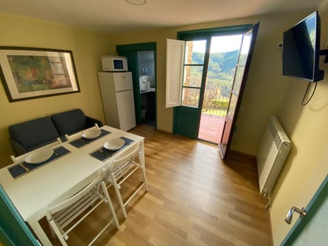 CAL TÒFONES, 1er 1a. Apartament turístic a Borredà, 08619-Barcelona Apartment in Berguedà