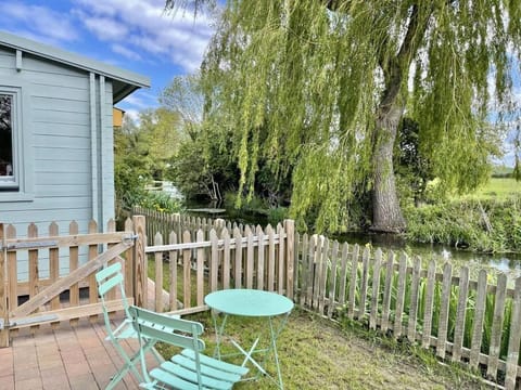 Willow Tree Lodge - Cosy lodge in the heart of the Kent countryside House in Dover District