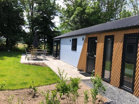 Property building, Facade/entrance, Garden