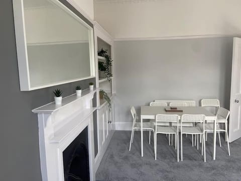 Large Boutique Self Catering Southsea Holiday Flat Apartment in Portsmouth