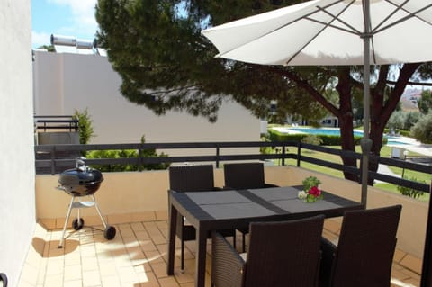 Balcony/Terrace, Dining area, Pool view