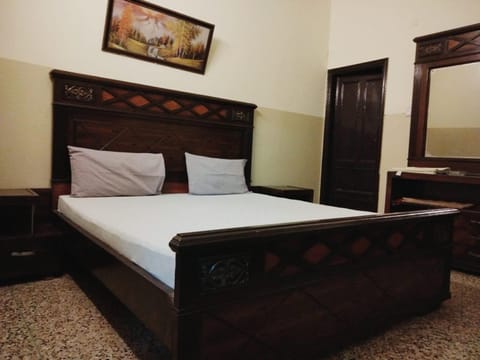Four Season 1 Airport Guest House Bed and Breakfast in Karachi