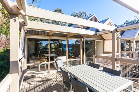 Top Deck Apartment in Lorne