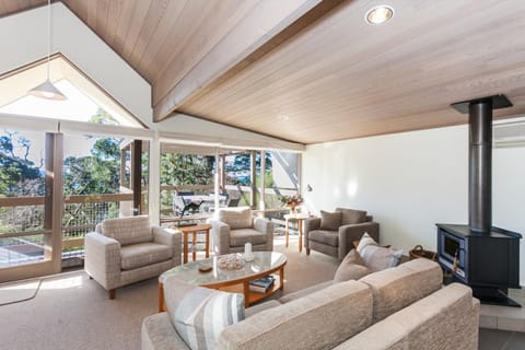 Top Deck Apartment in Lorne