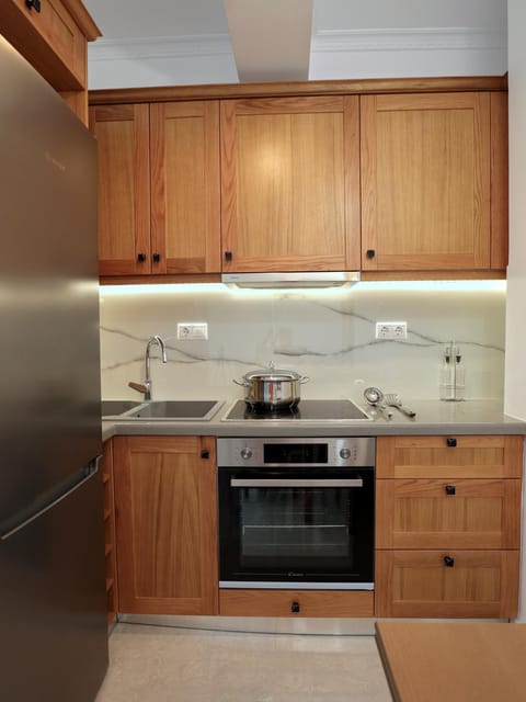 Kitchen or kitchenette, pet friendly, stove