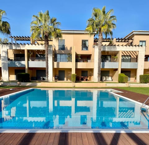 Pool view, Swimming pool, sunbed