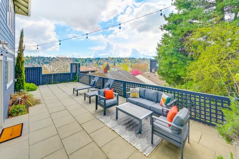 "The Fremont Lookout" with Deck & Gourmet Kitchen! apts Apartment in Fremont
