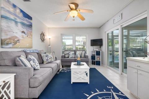 New Private 3 Bedroom Pool Home Sleeps 10 Short Drive to Local Beaches home House in Bradenton