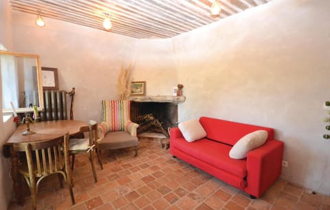 Cozy Home In Saignon With Kitchen Maison in Apt