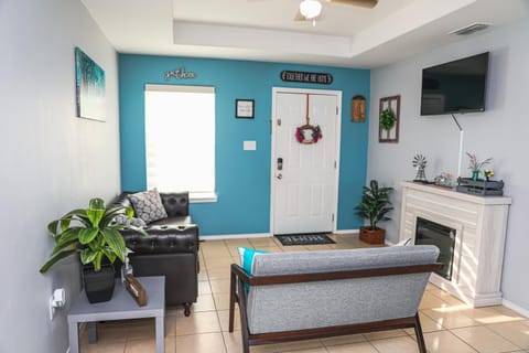 Casa Roble. Downtown Brownsville Condo in Brownsville